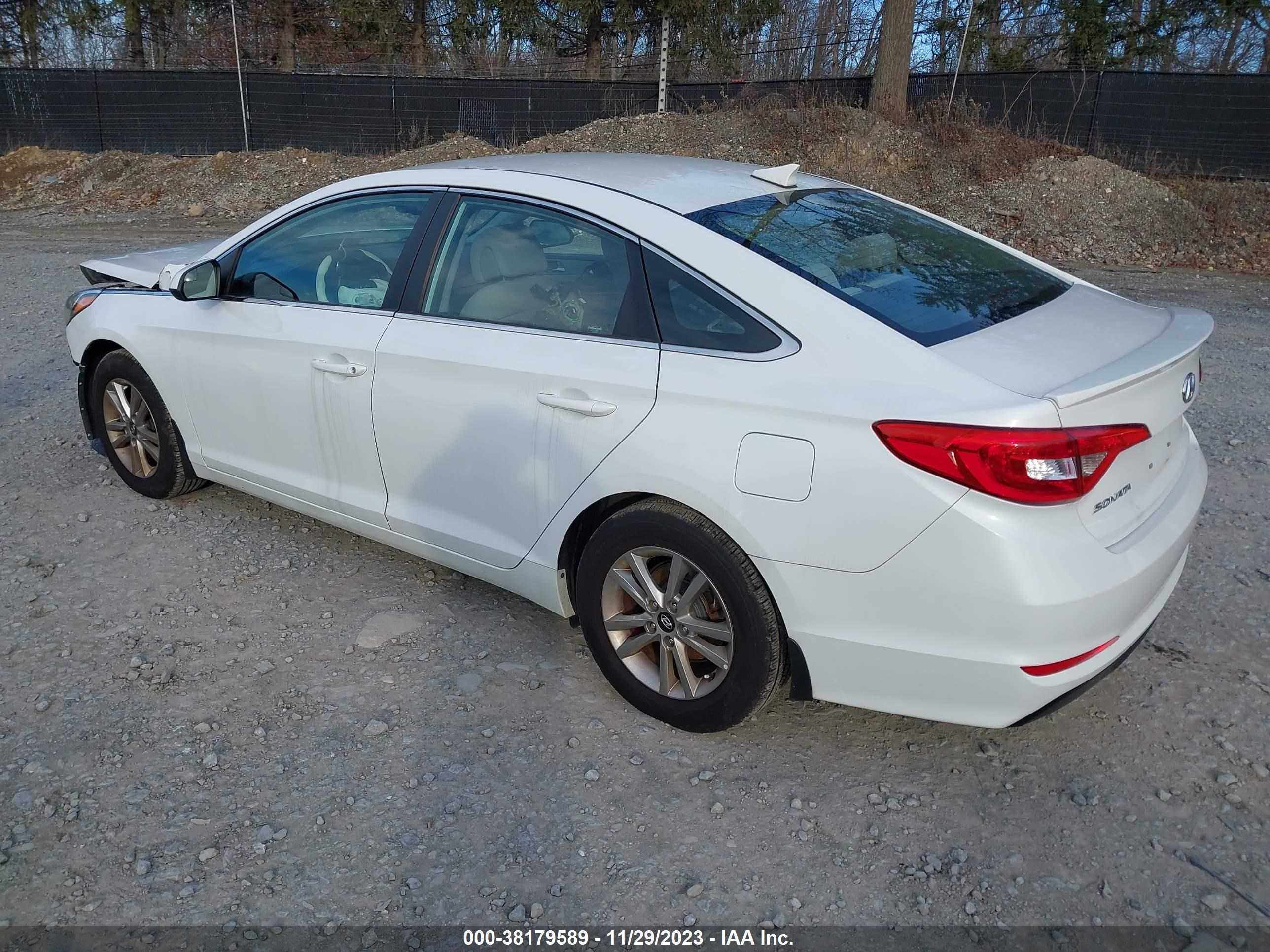 Photo 2 VIN: 5NPE24AF7HH499923 - HYUNDAI SONATA 