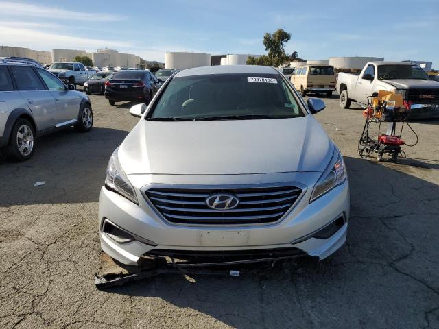 Photo 4 VIN: 5NPE24AF7HH542415 - HYUNDAI SONATA SE 