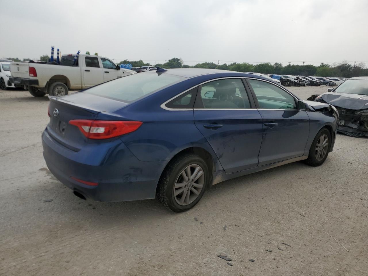 Photo 2 VIN: 5NPE24AF7HH546593 - HYUNDAI SONATA 