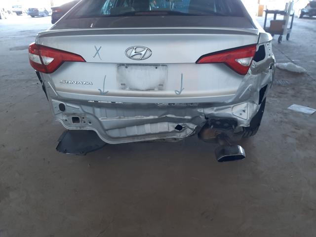 Photo 8 VIN: 5NPE24AF7HH549543 - HYUNDAI SONATA SE 