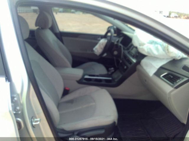 Photo 4 VIN: 5NPE24AF7HH565483 - HYUNDAI SONATA 