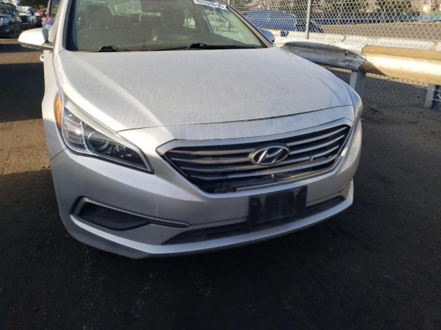 Photo 8 VIN: 5NPE24AF7HH579108 - HYUNDAI SONATA SE 