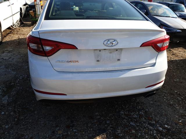 Photo 8 VIN: 5NPE24AF7HH581392 - HYUNDAI SONATA SE 