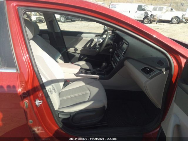 Photo 4 VIN: 5NPE24AF7JH668215 - HYUNDAI SONATA 