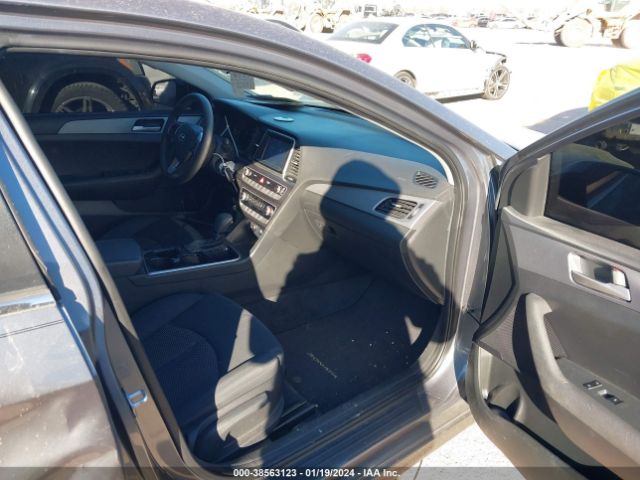 Photo 4 VIN: 5NPE24AF7JH688948 - HYUNDAI SONATA 