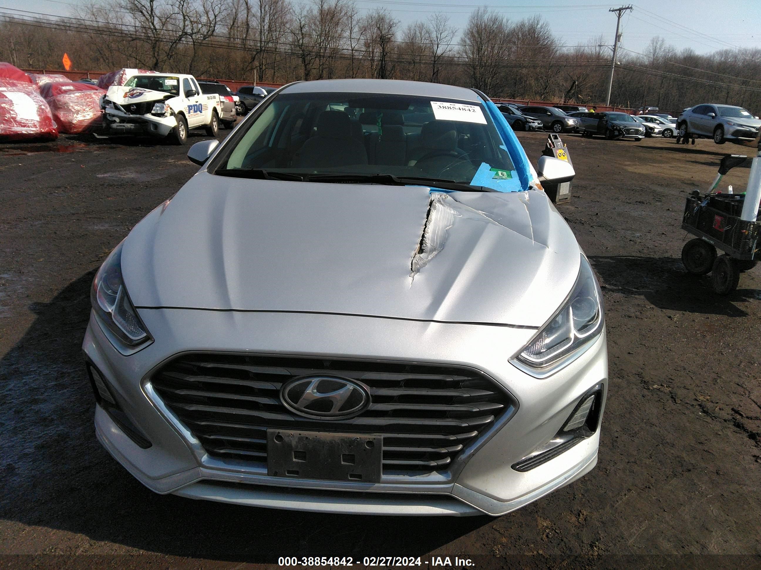 Photo 11 VIN: 5NPE24AF7JH695222 - HYUNDAI SONATA 