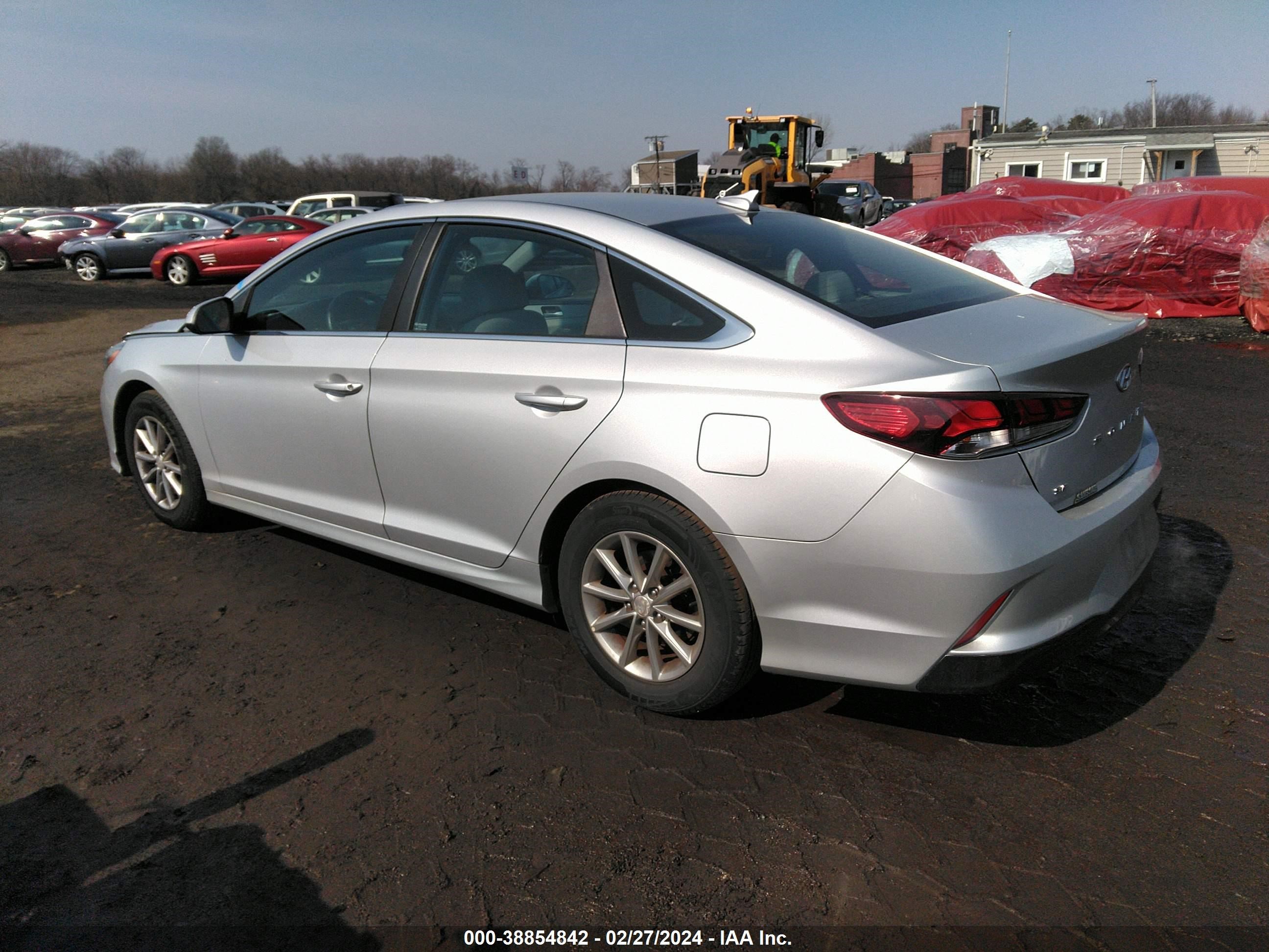 Photo 2 VIN: 5NPE24AF7JH695222 - HYUNDAI SONATA 