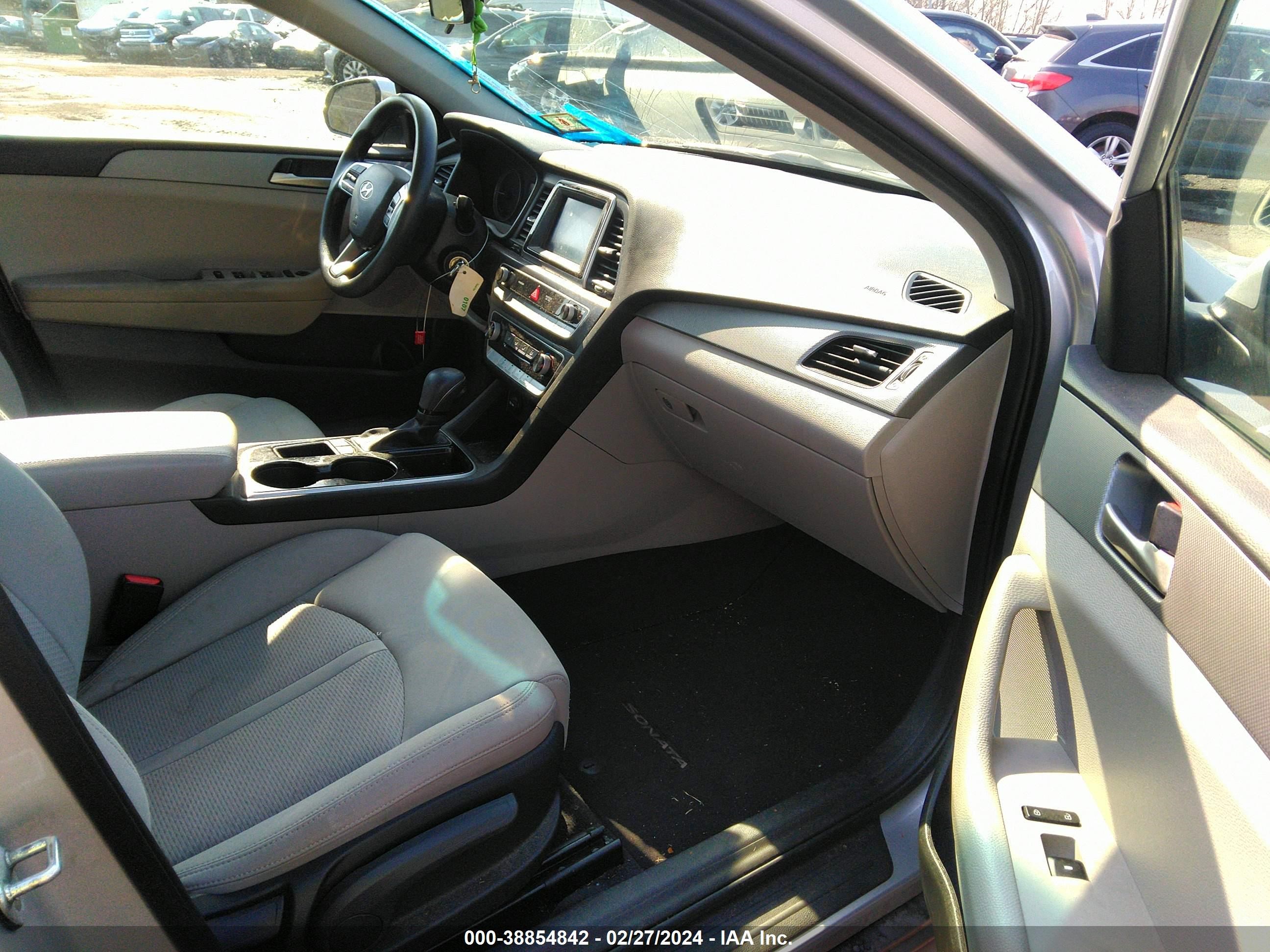 Photo 4 VIN: 5NPE24AF7JH695222 - HYUNDAI SONATA 