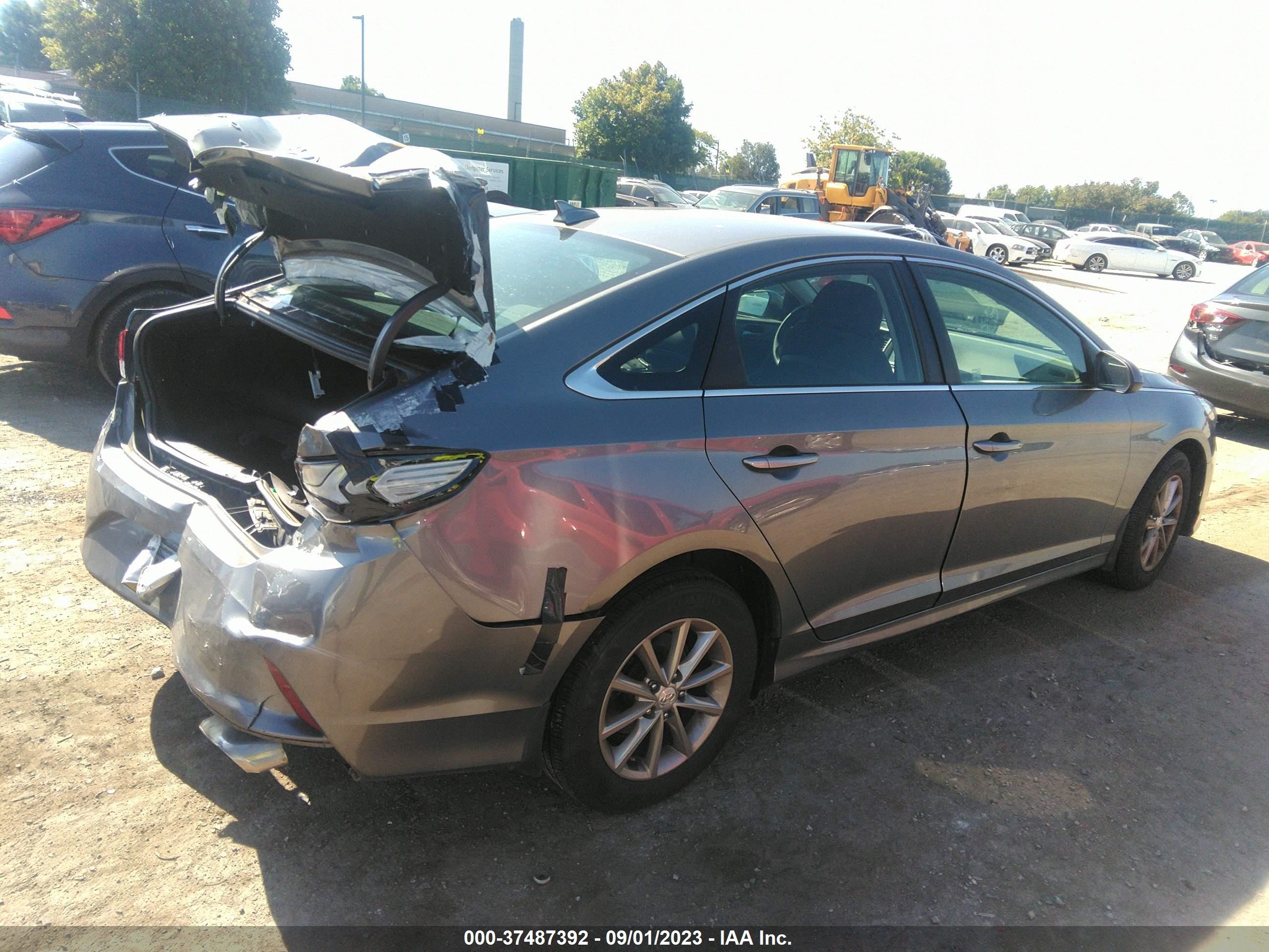 Photo 3 VIN: 5NPE24AF7KH734019 - HYUNDAI SONATA 