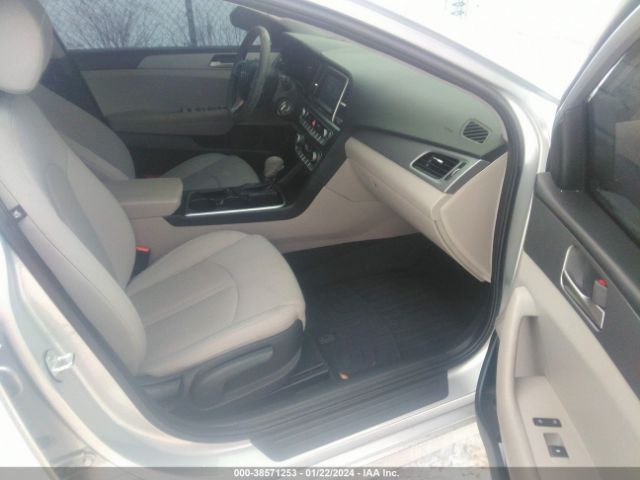 Photo 4 VIN: 5NPE24AF7KH756246 - HYUNDAI SONATA 