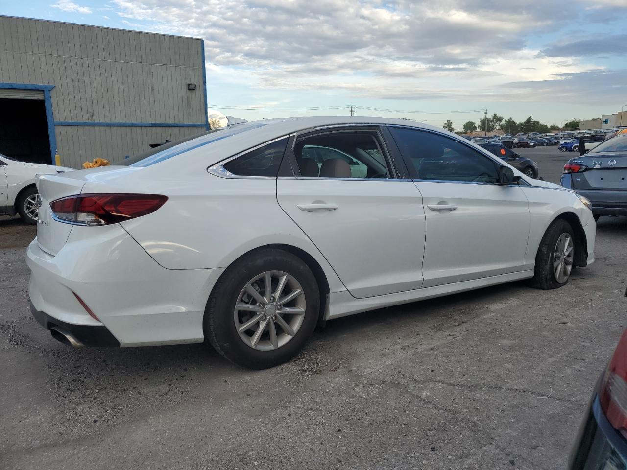 Photo 2 VIN: 5NPE24AF7KH791644 - HYUNDAI SONATA 