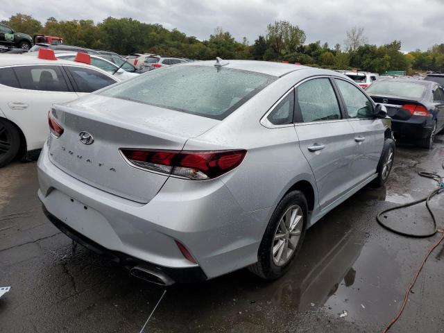 Photo 2 VIN: 5NPE24AF7KH817000 - HYUNDAI SONATA SE 