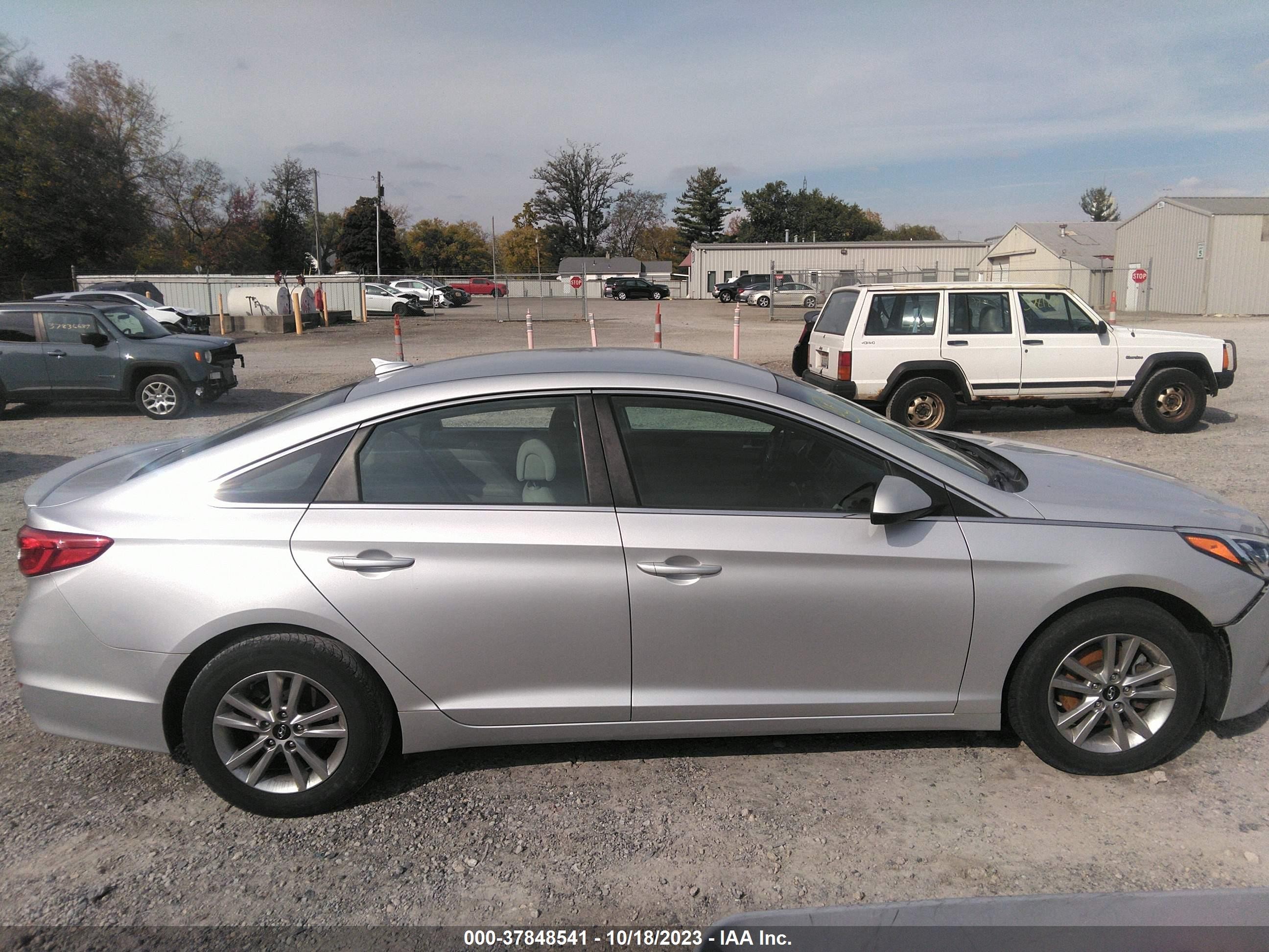 Photo 11 VIN: 5NPE24AF8FH156678 - HYUNDAI SONATA 