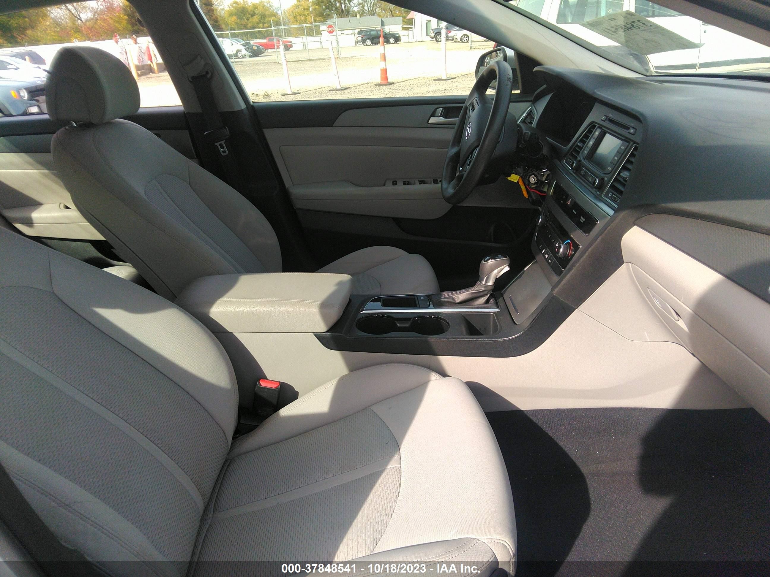 Photo 4 VIN: 5NPE24AF8FH156678 - HYUNDAI SONATA 