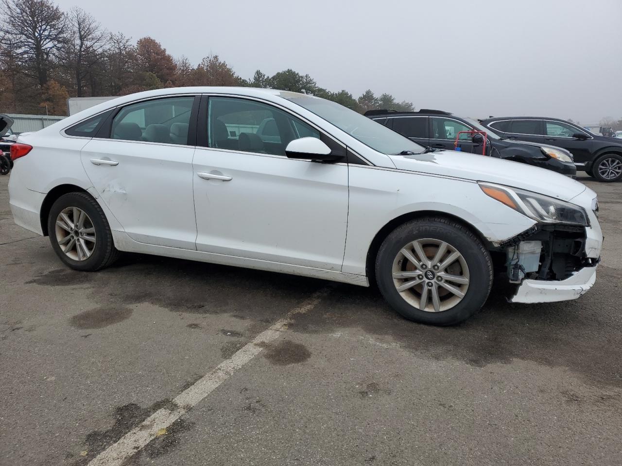 Photo 3 VIN: 5NPE24AF8GH346935 - HYUNDAI SONATA 