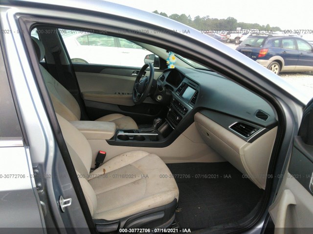 Photo 4 VIN: 5NPE24AF8GH372841 - HYUNDAI SONATA 