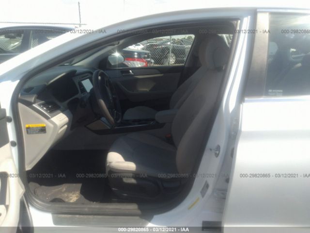 Photo 4 VIN: 5NPE24AF8GH379661 - HYUNDAI SONATA 