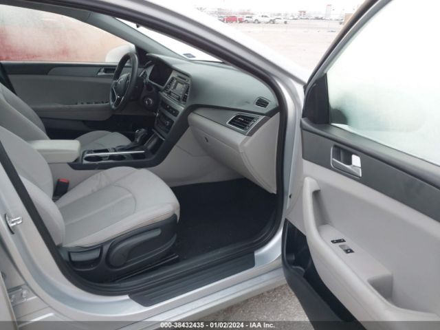 Photo 4 VIN: 5NPE24AF8GH385296 - HYUNDAI SONATA 