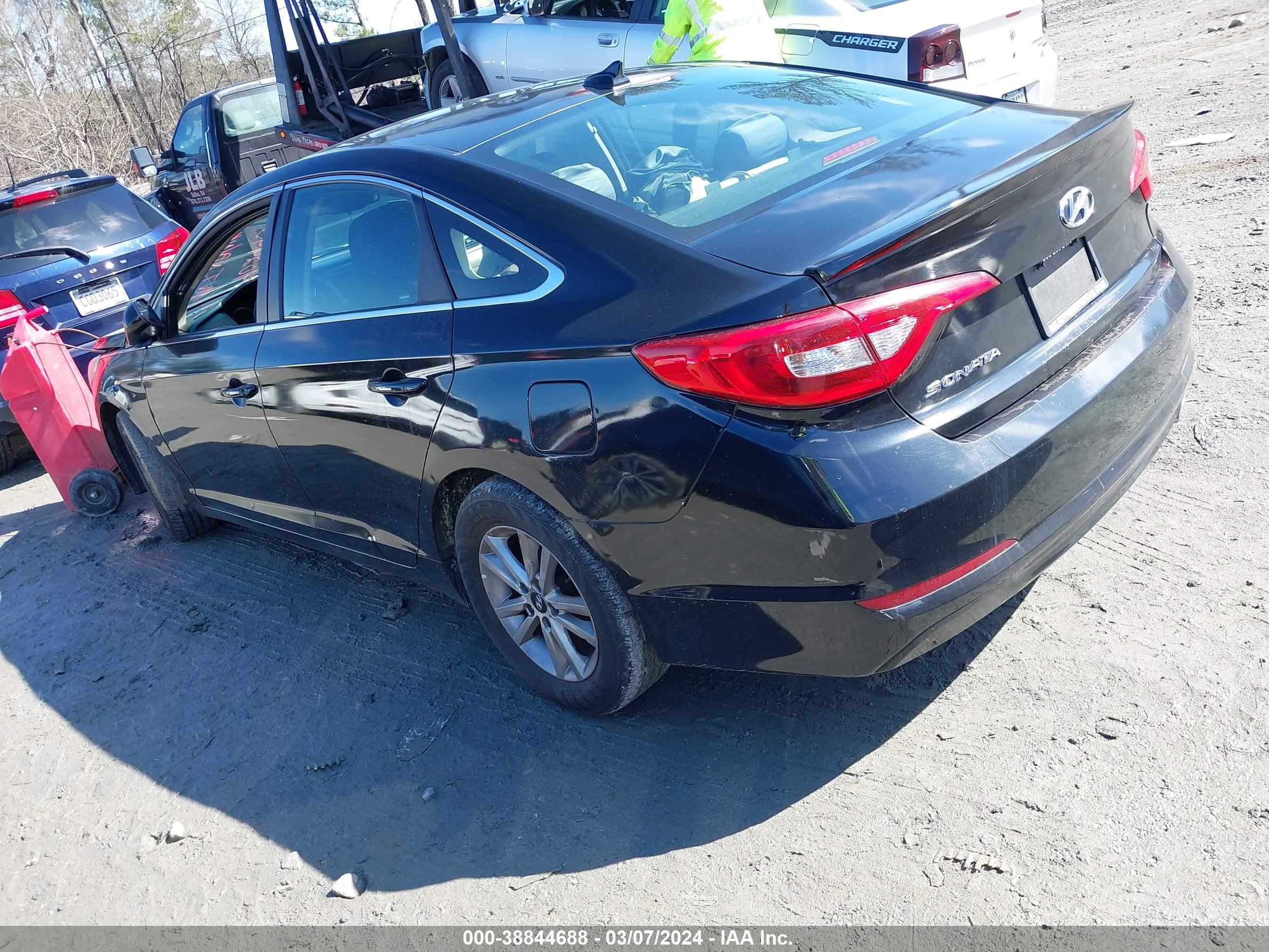 Photo 2 VIN: 5NPE24AF8GH402498 - HYUNDAI SONATA 