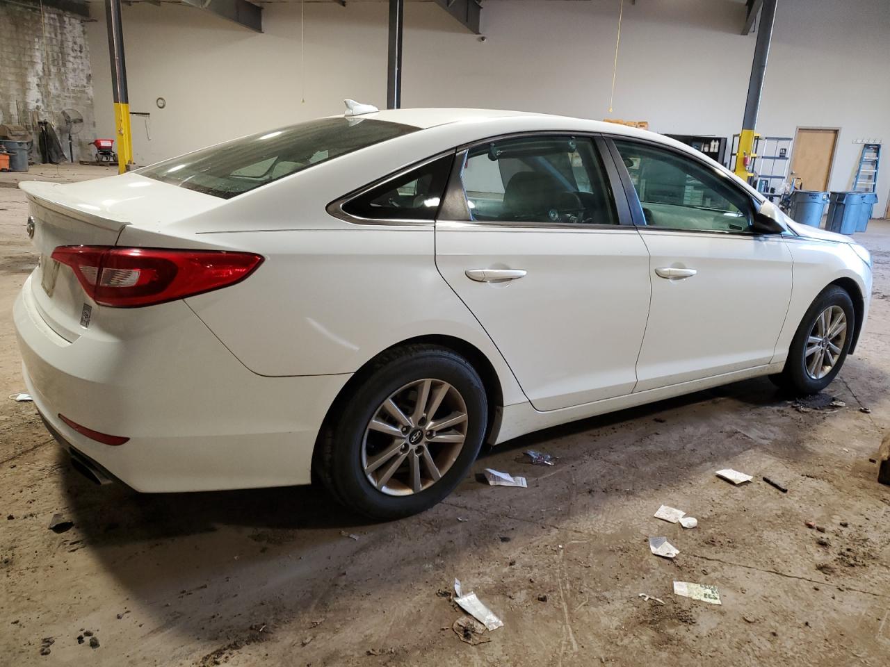 Photo 2 VIN: 5NPE24AF8GH407748 - HYUNDAI SONATA 