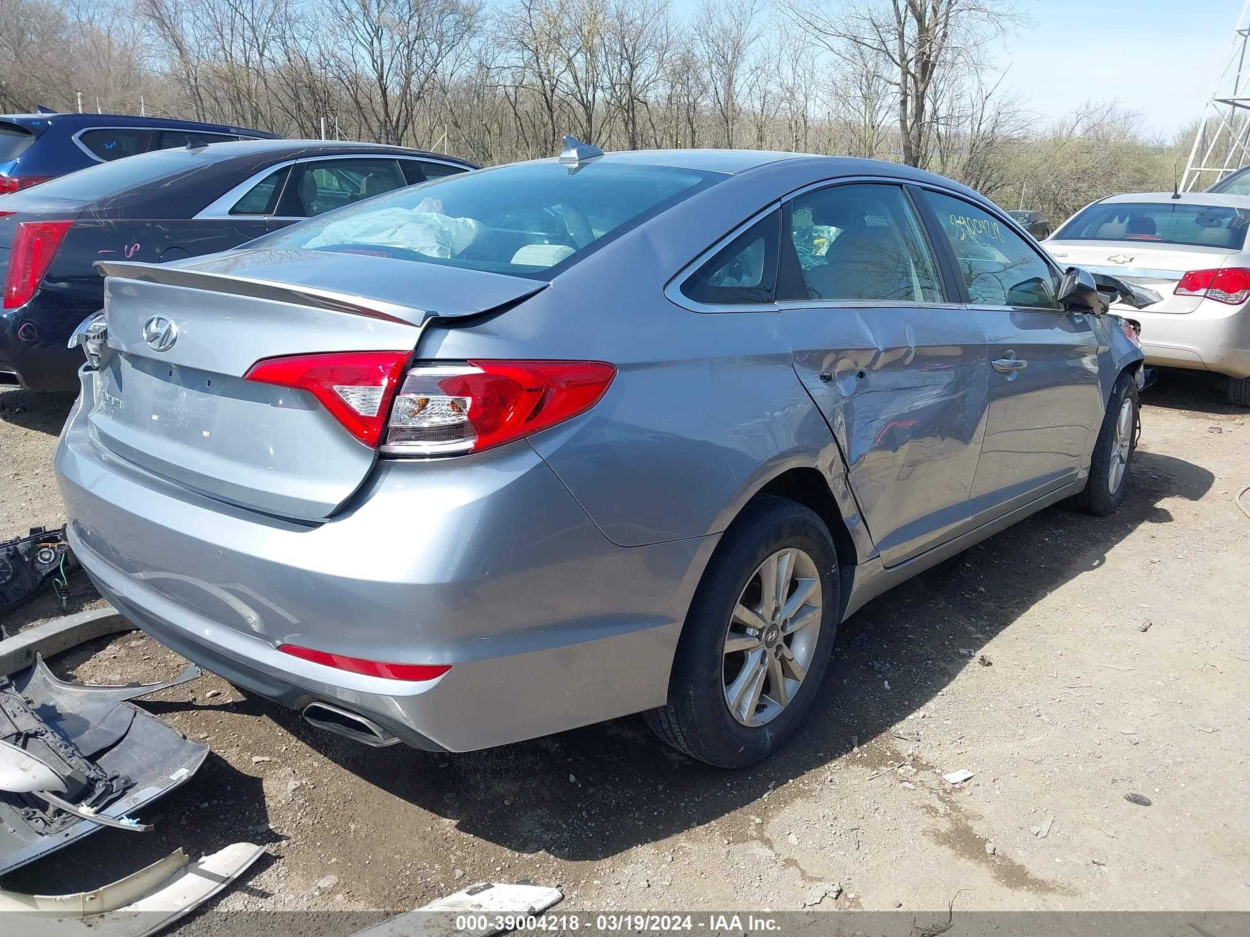 Photo 3 VIN: 5NPE24AF8HH457728 - HYUNDAI SONATA 