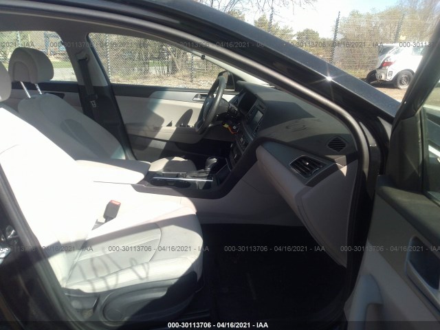 Photo 4 VIN: 5NPE24AF8HH465277 - HYUNDAI SONATA 