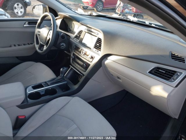 Photo 4 VIN: 5NPE24AF8HH469734 - HYUNDAI SONATA 