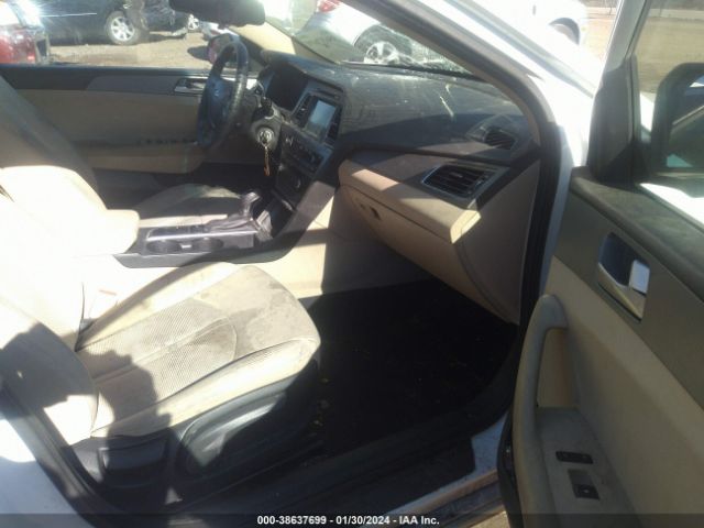 Photo 4 VIN: 5NPE24AF8HH496903 - HYUNDAI SONATA 