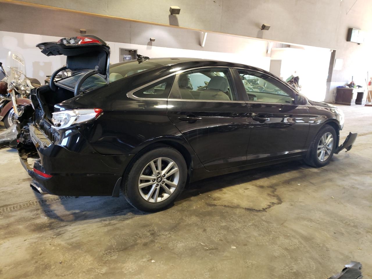 Photo 2 VIN: 5NPE24AF8HH497839 - HYUNDAI SONATA 