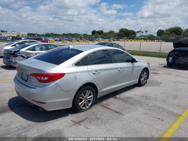 Photo 3 VIN: 5NPE24AF8HH527938 - HYUNDAI SONATA 