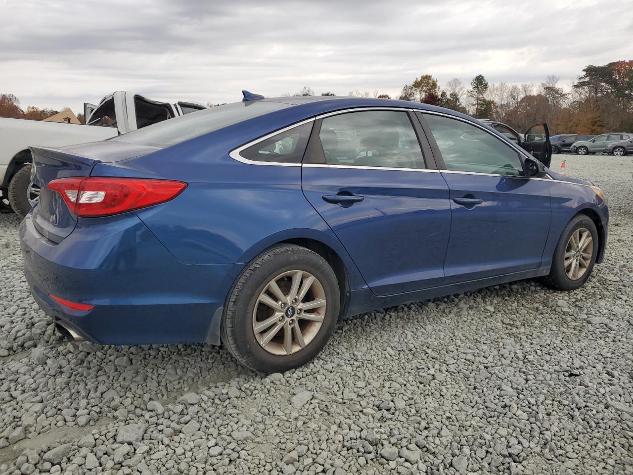 Photo 2 VIN: 5NPE24AF8HH541693 - HYUNDAI SONATA 