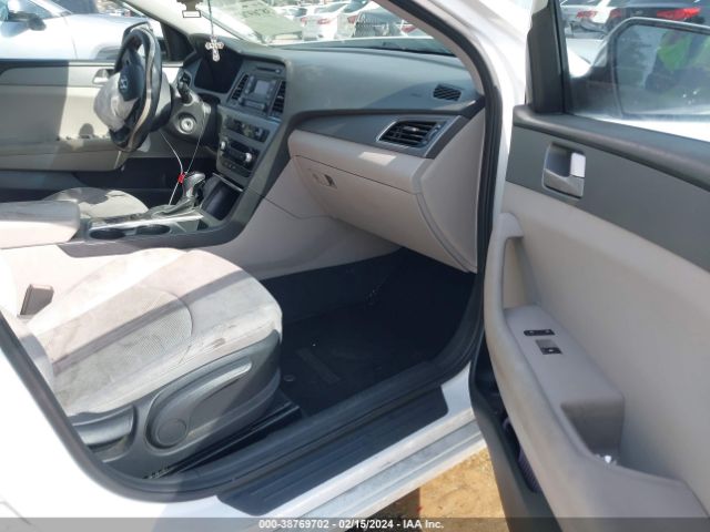 Photo 4 VIN: 5NPE24AF8HH543511 - HYUNDAI SONATA 