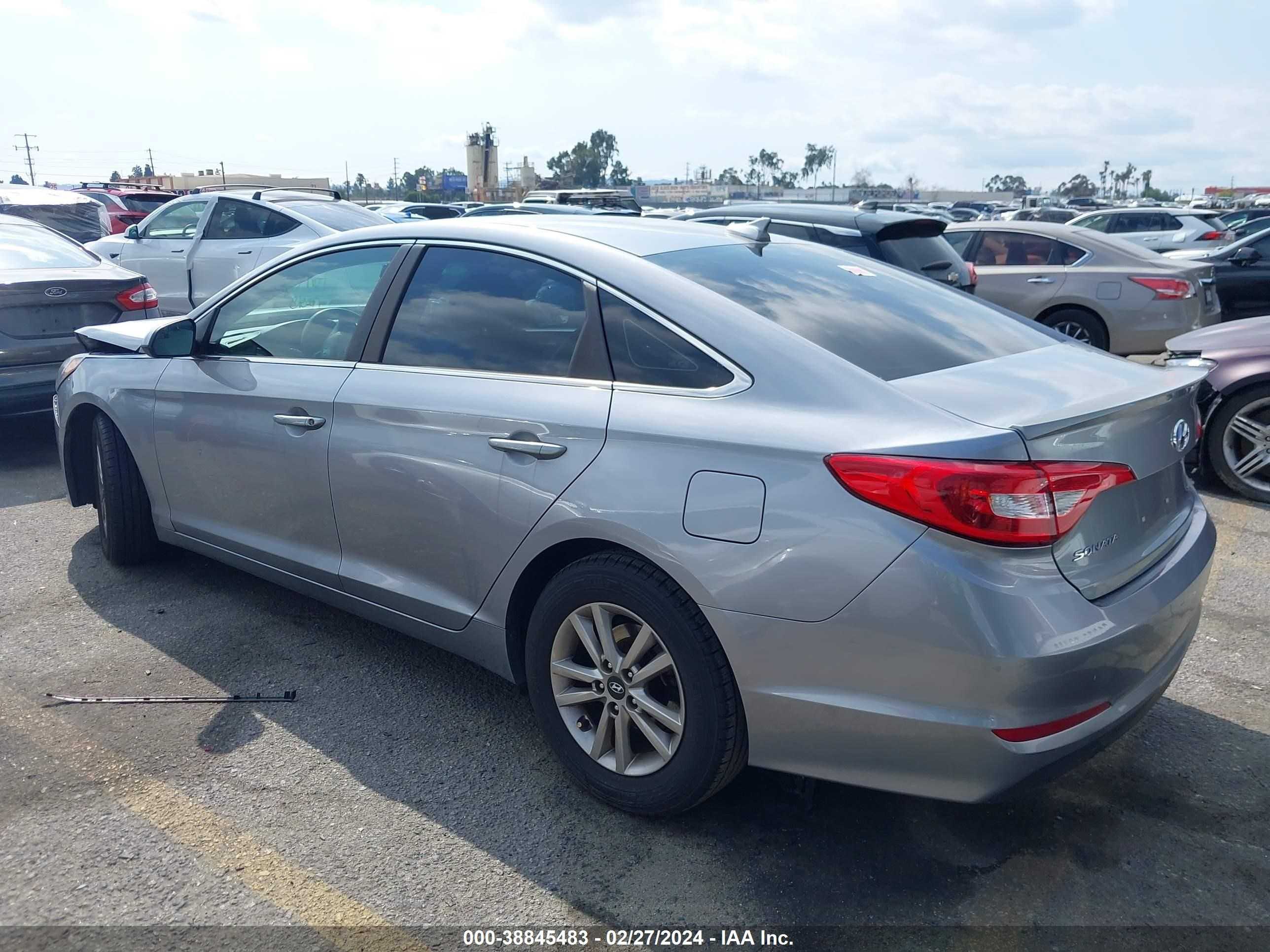 Photo 2 VIN: 5NPE24AF8HH571437 - HYUNDAI SONATA 