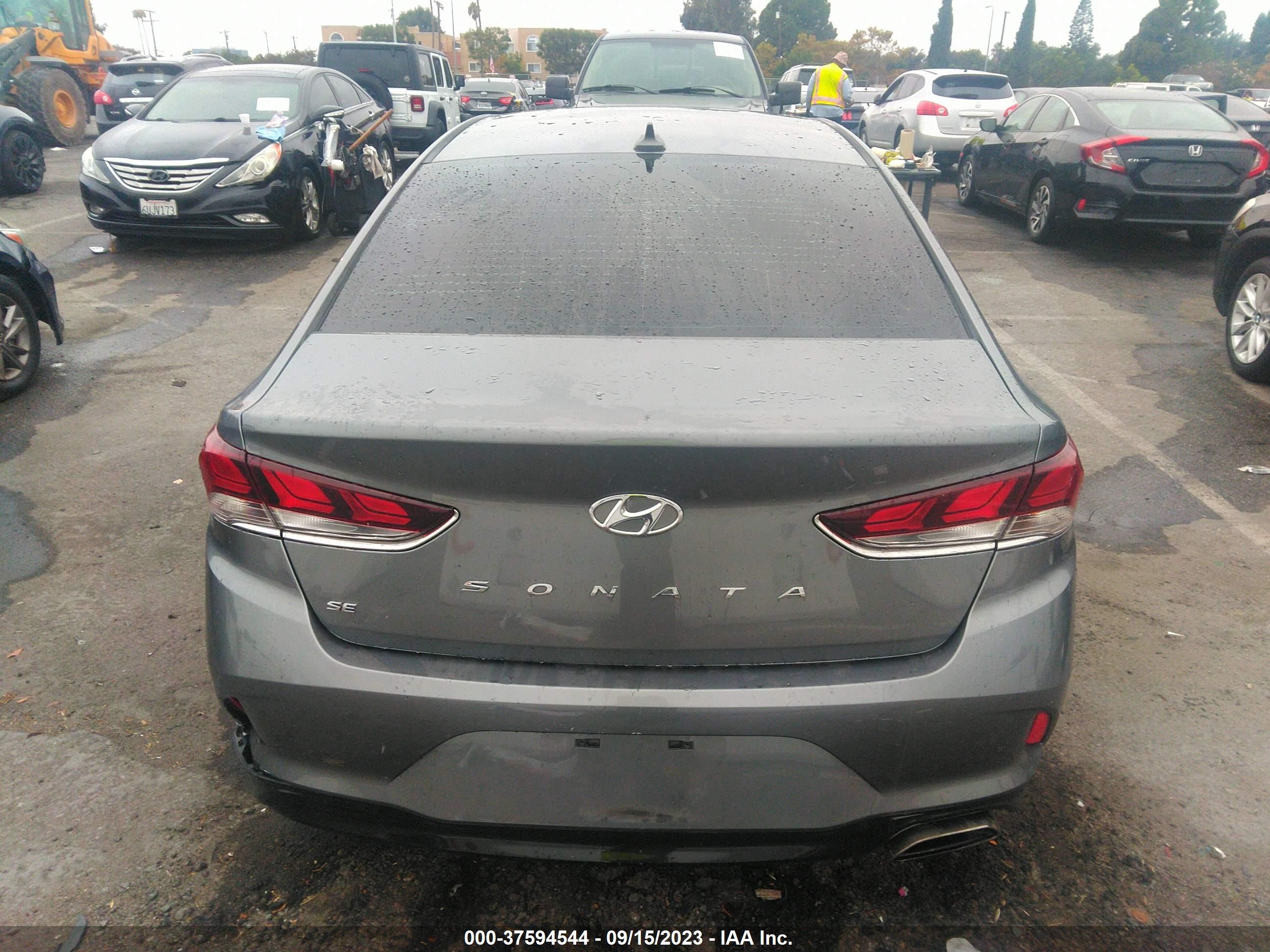 Photo 15 VIN: 5NPE24AF8JH676808 - HYUNDAI SONATA 