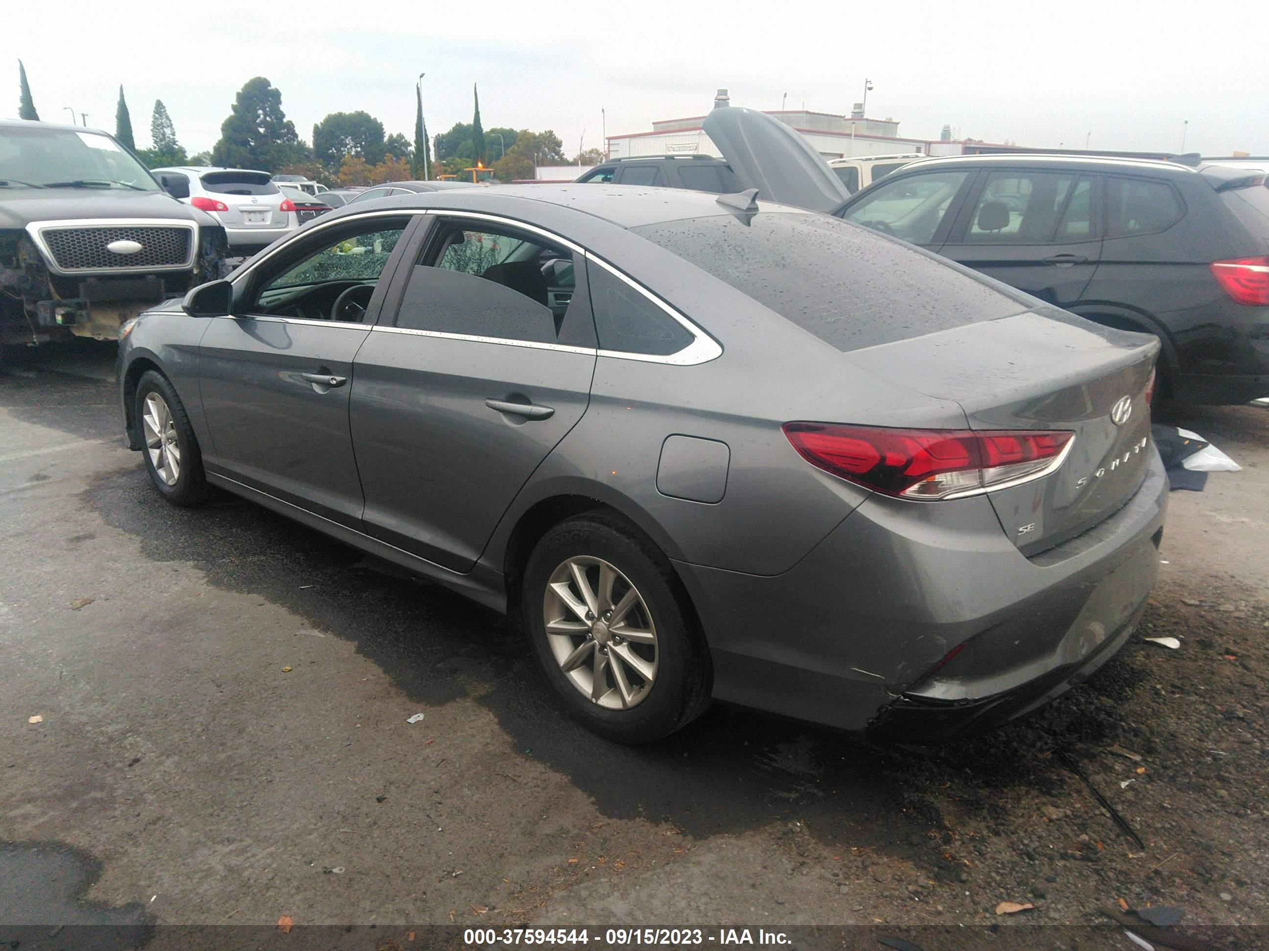 Photo 2 VIN: 5NPE24AF8JH676808 - HYUNDAI SONATA 