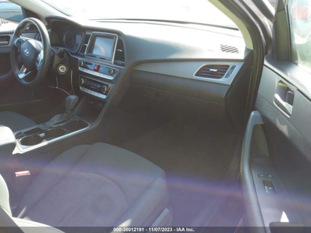 Photo 4 VIN: 5NPE24AF8JH682317 - HYUNDAI SONATA 