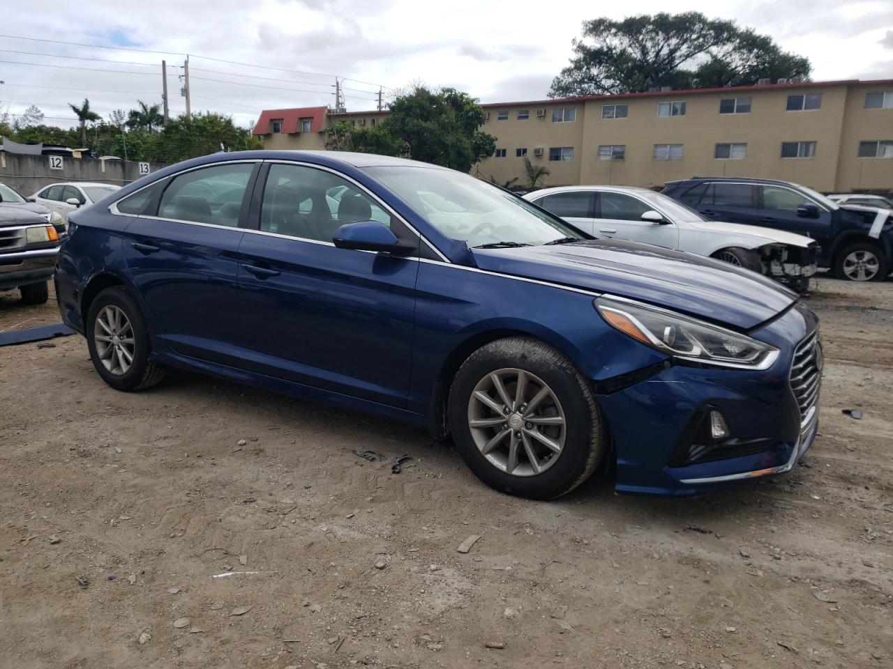 Photo 3 VIN: 5NPE24AF8JH714313 - HYUNDAI SONATA 