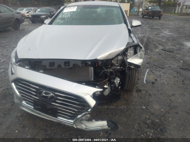 Photo 5 VIN: 5NPE24AF8JH718751 - HYUNDAI SONATA 