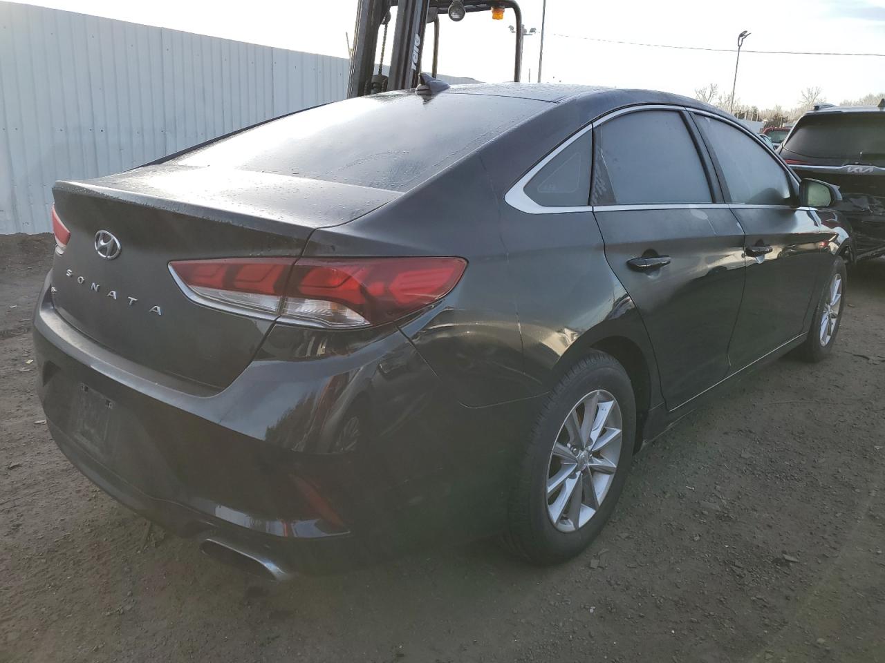 Photo 2 VIN: 5NPE24AF8KH748477 - HYUNDAI SONATA 