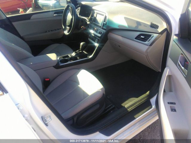 Photo 4 VIN: 5NPE24AF8KH777431 - HYUNDAI SONATA 