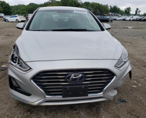 Photo 4 VIN: 5NPE24AF8KH781592 - HYUNDAI SONATA SE 