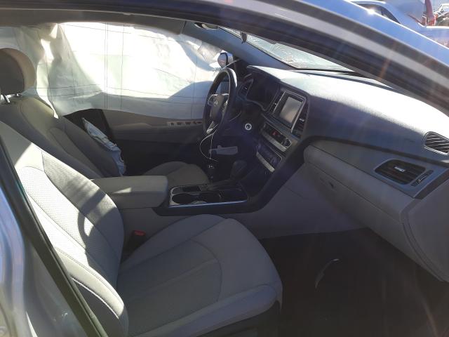 Photo 4 VIN: 5NPE24AF8KH792110 - HYUNDAI SONATA SE 