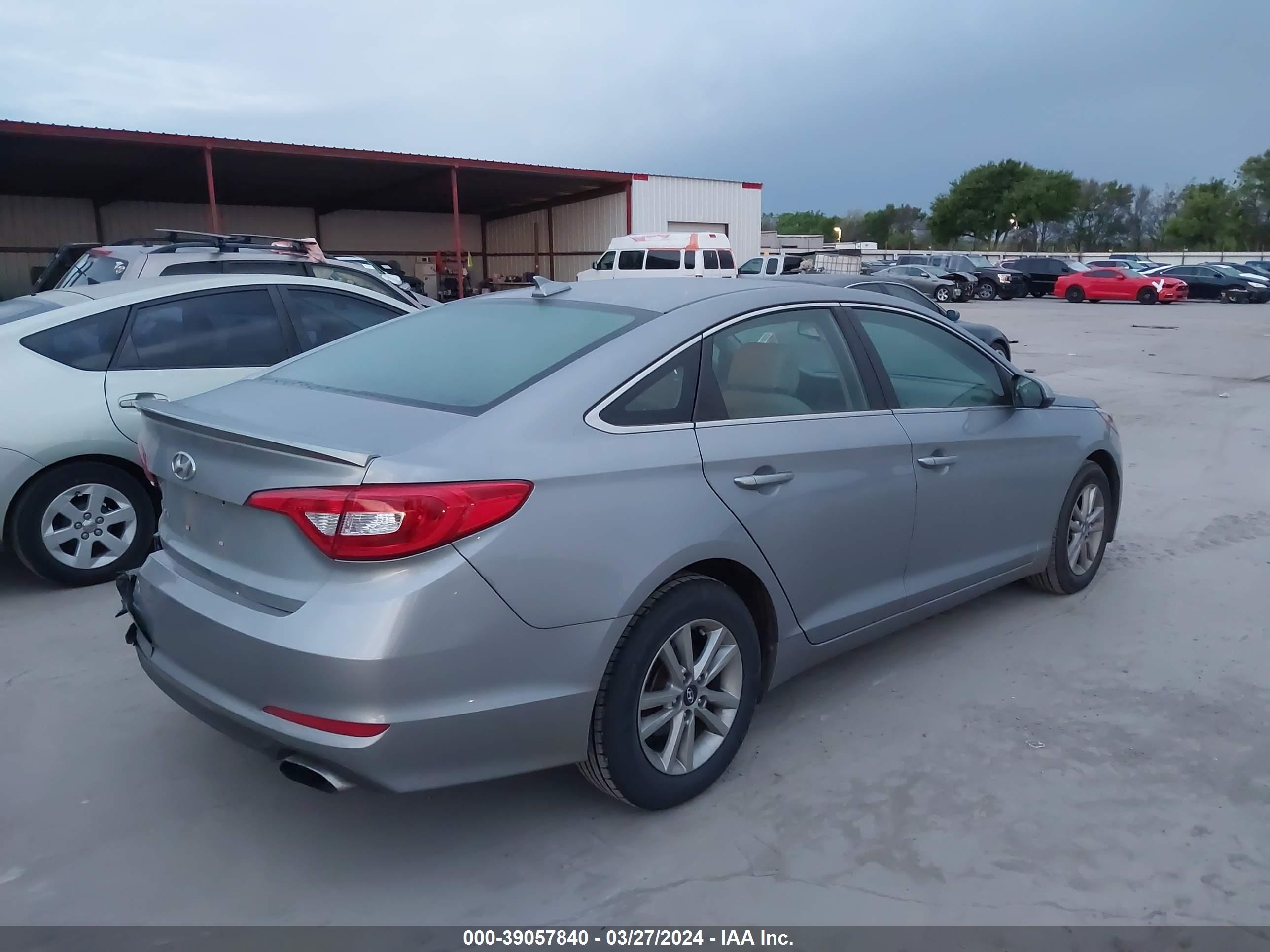 Photo 3 VIN: 5NPE24AF9FH002030 - HYUNDAI SONATA 