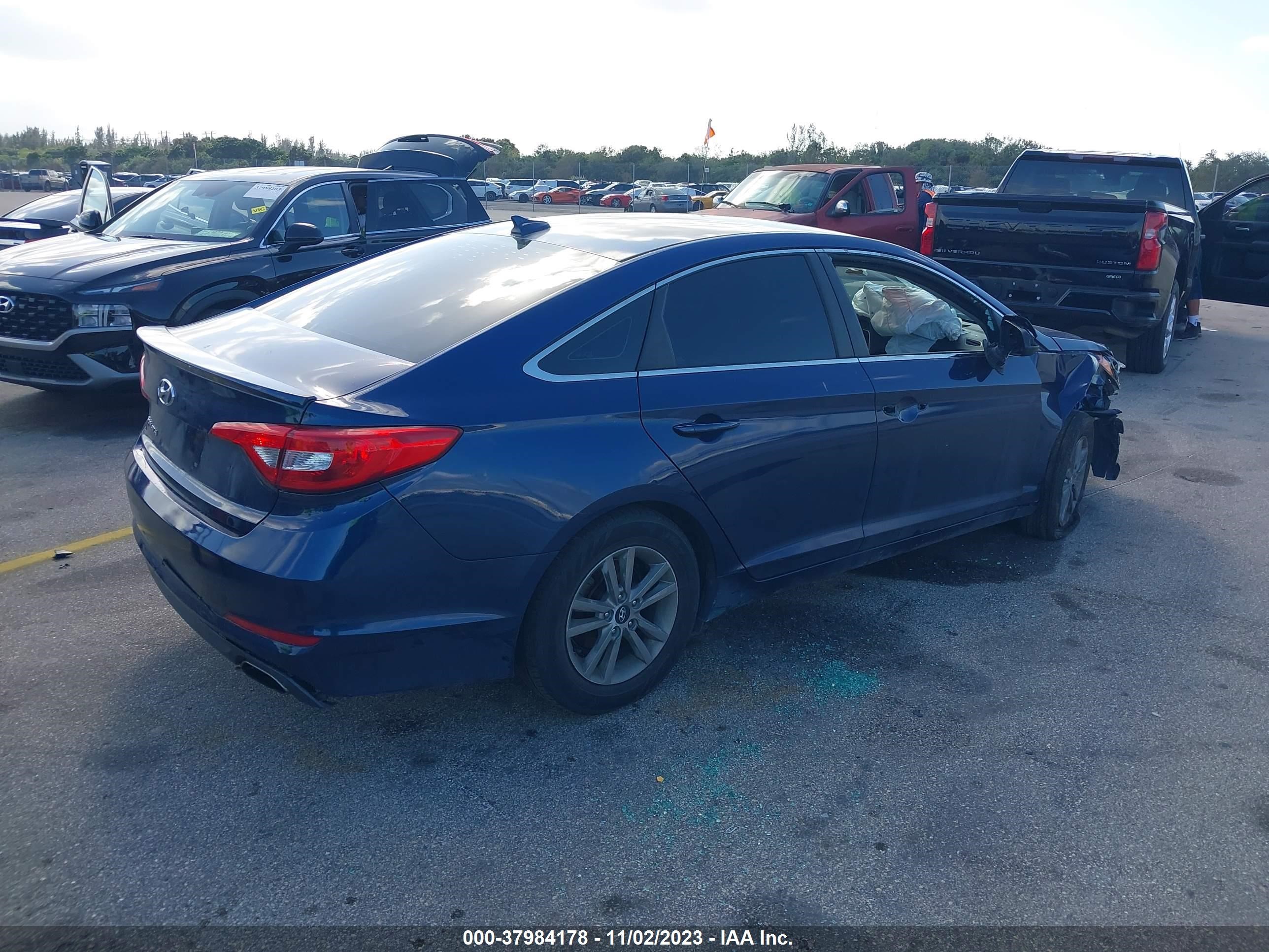 Photo 3 VIN: 5NPE24AF9FH070974 - HYUNDAI SONATA 