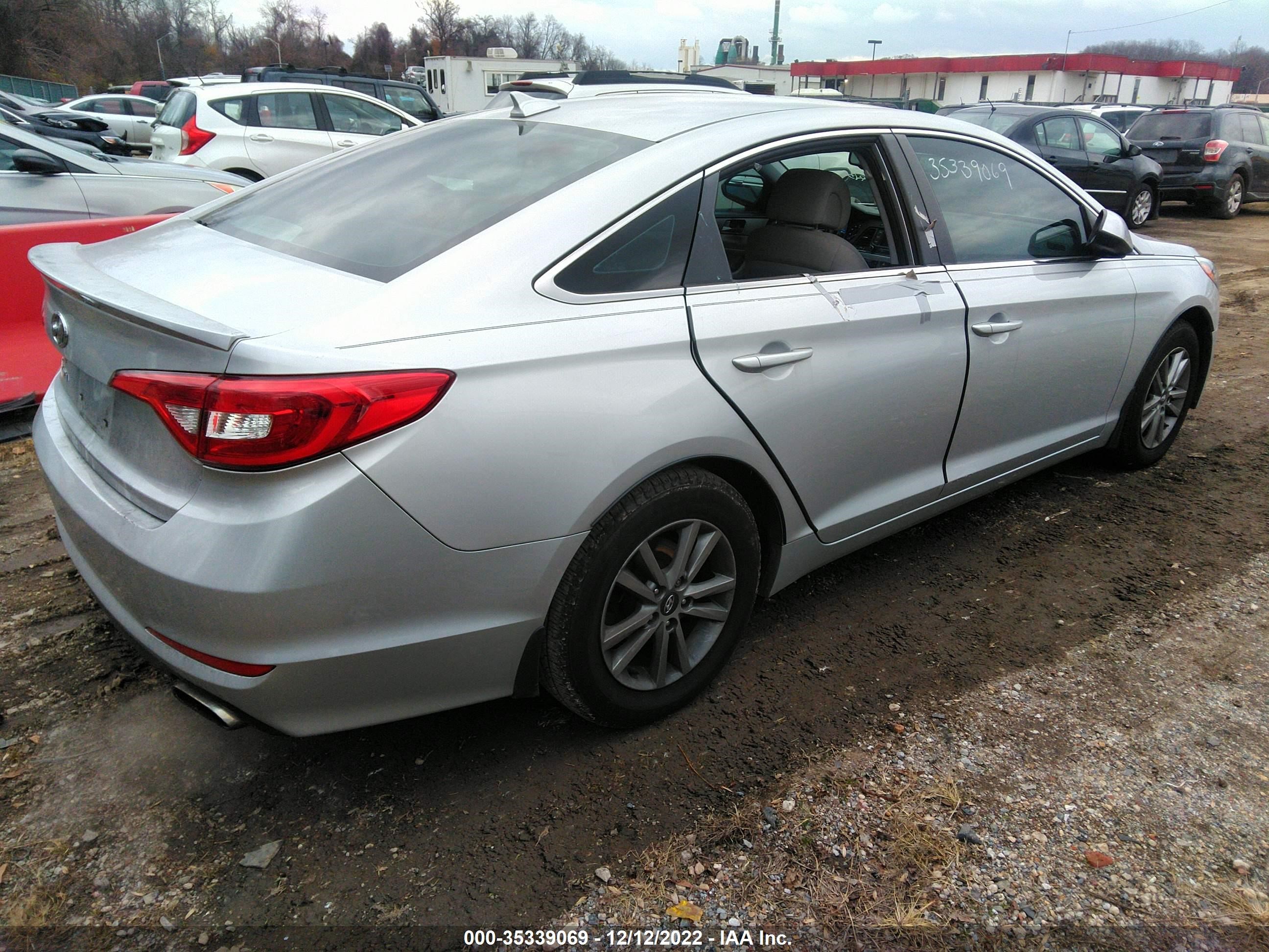 Photo 3 VIN: 5NPE24AF9FH220243 - HYUNDAI SONATA 