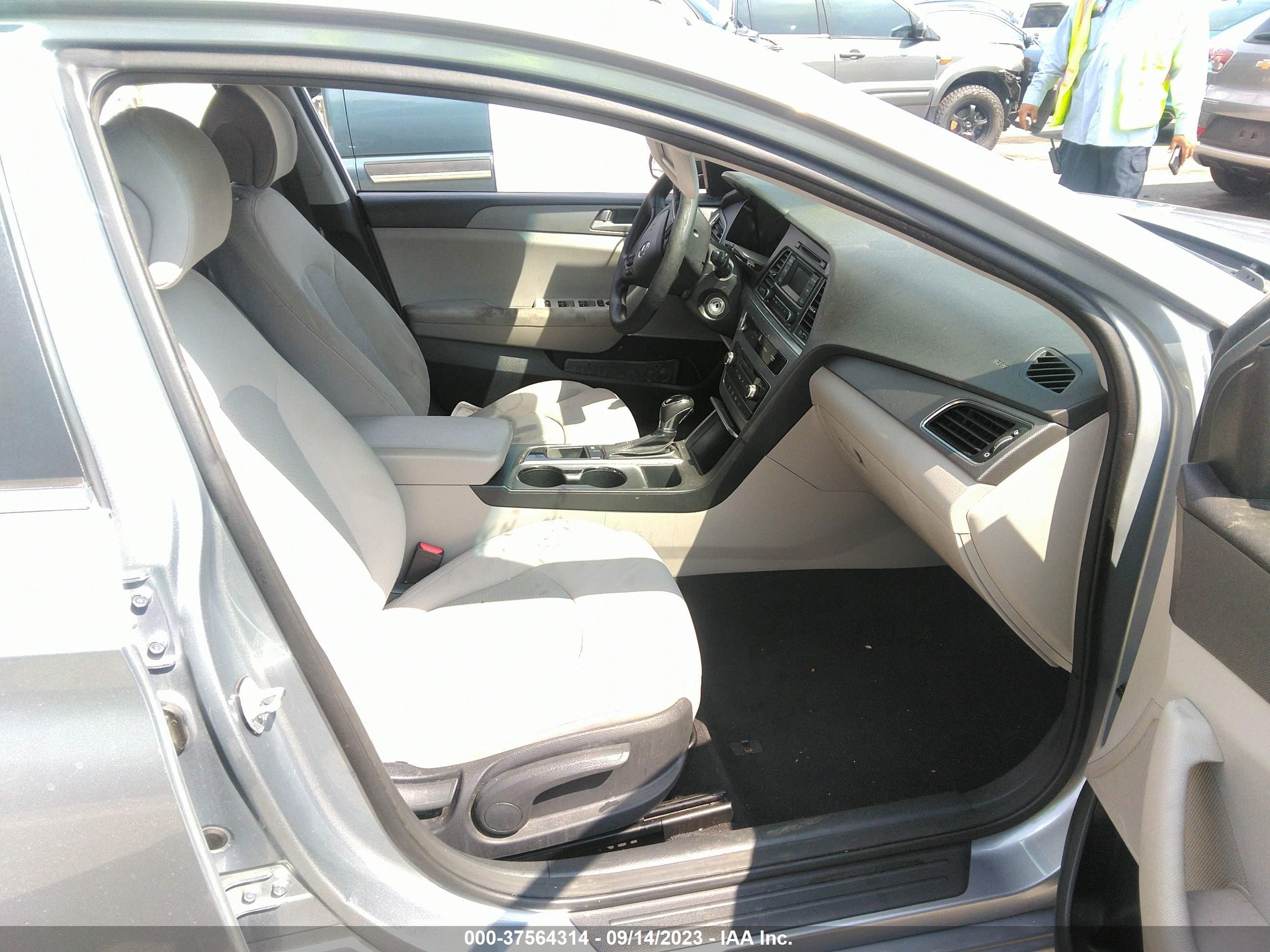 Photo 4 VIN: 5NPE24AF9FH231467 - HYUNDAI SONATA 