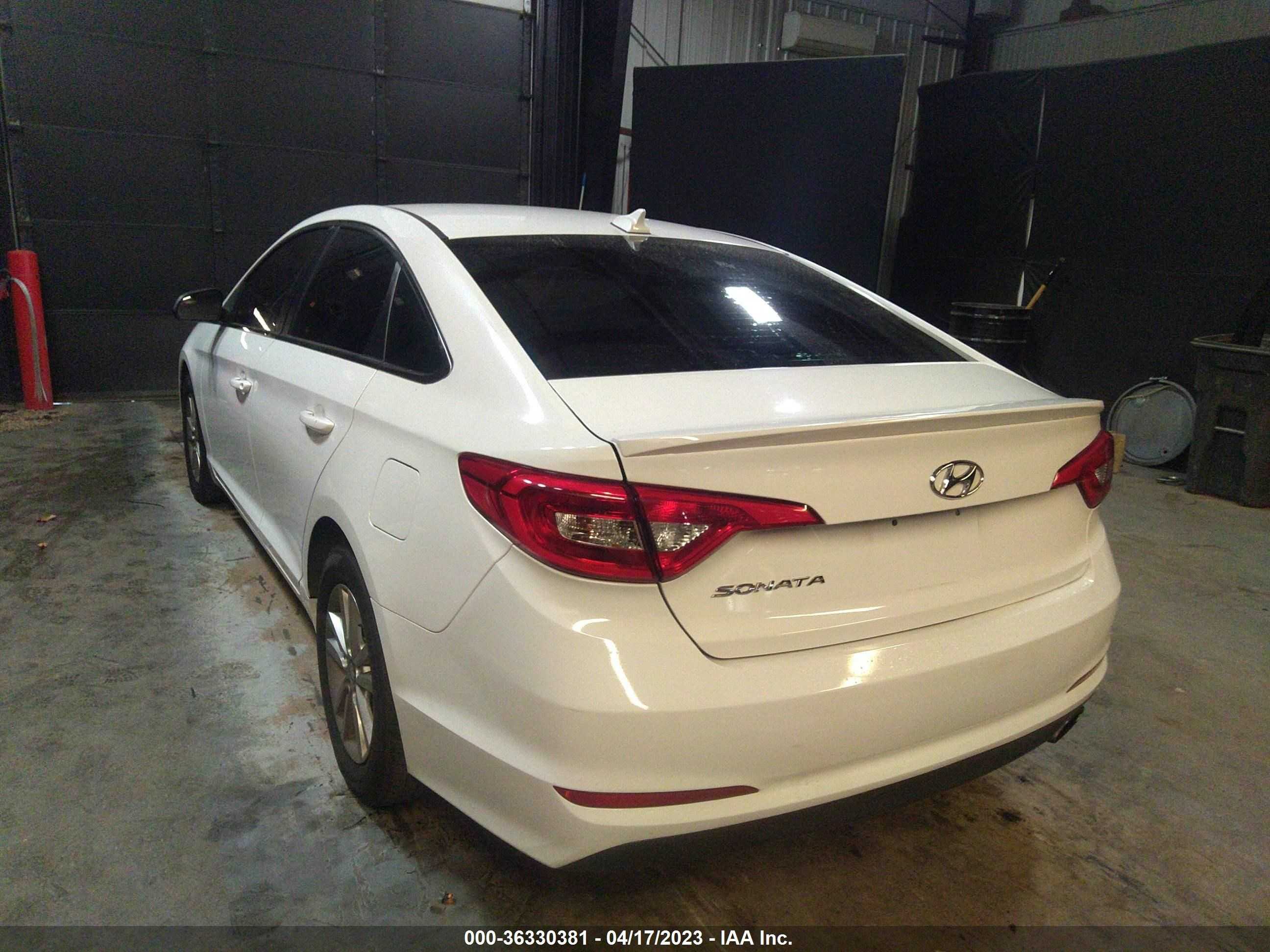 Photo 2 VIN: 5NPE24AF9GH300823 - HYUNDAI SONATA 