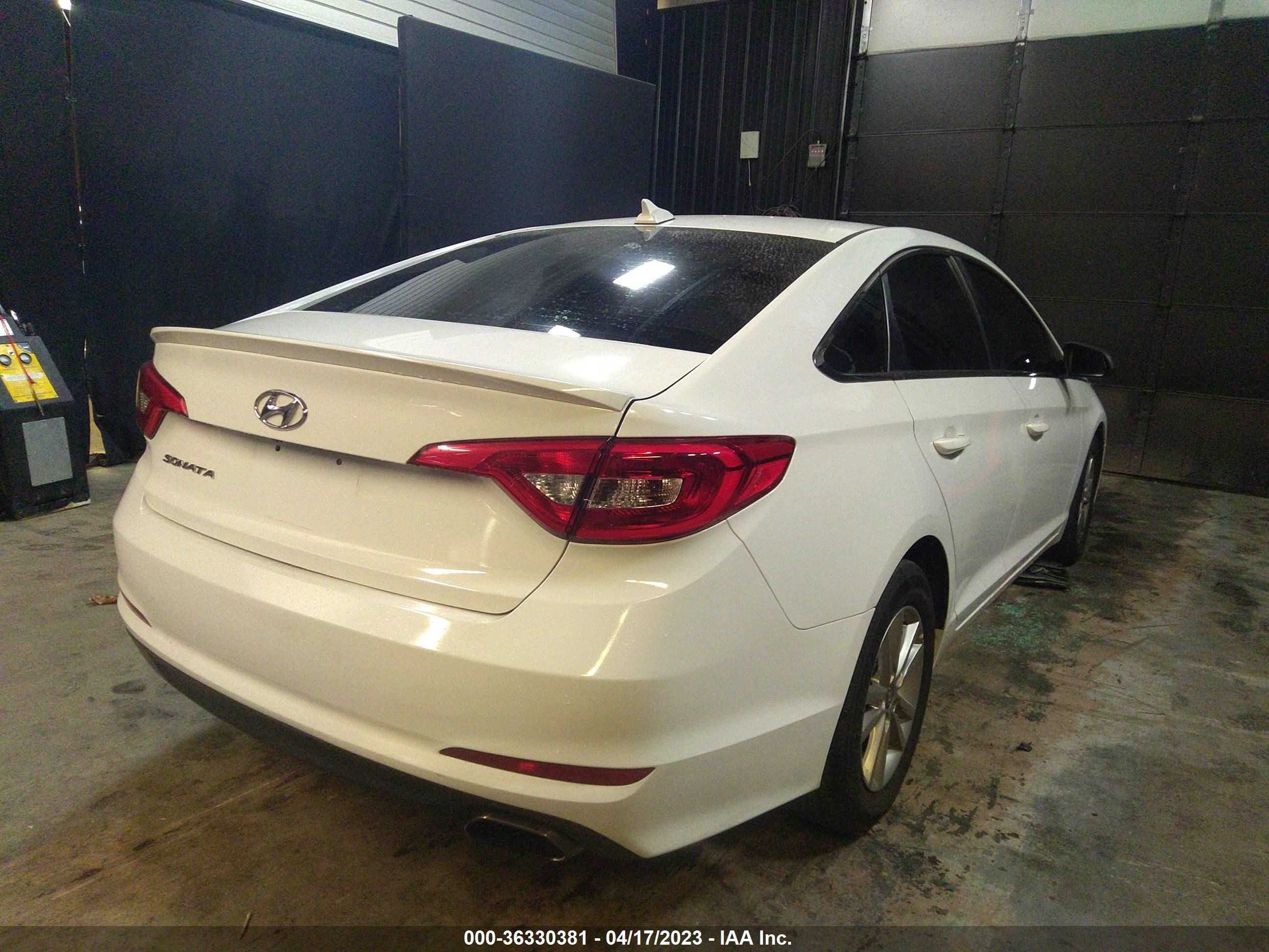 Photo 3 VIN: 5NPE24AF9GH300823 - HYUNDAI SONATA 