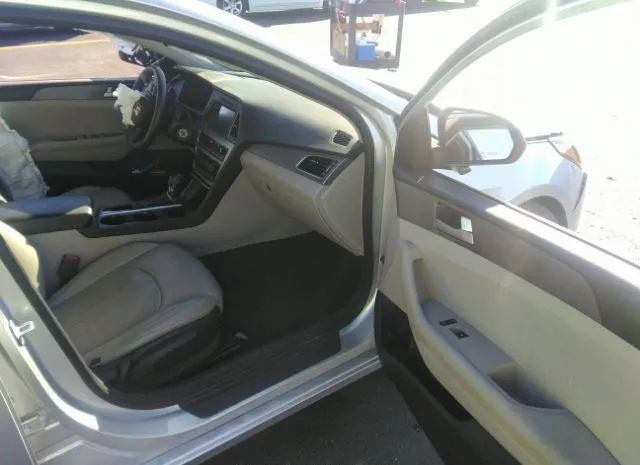 Photo 4 VIN: 5NPE24AF9GH374498 - HYUNDAI SONATA 