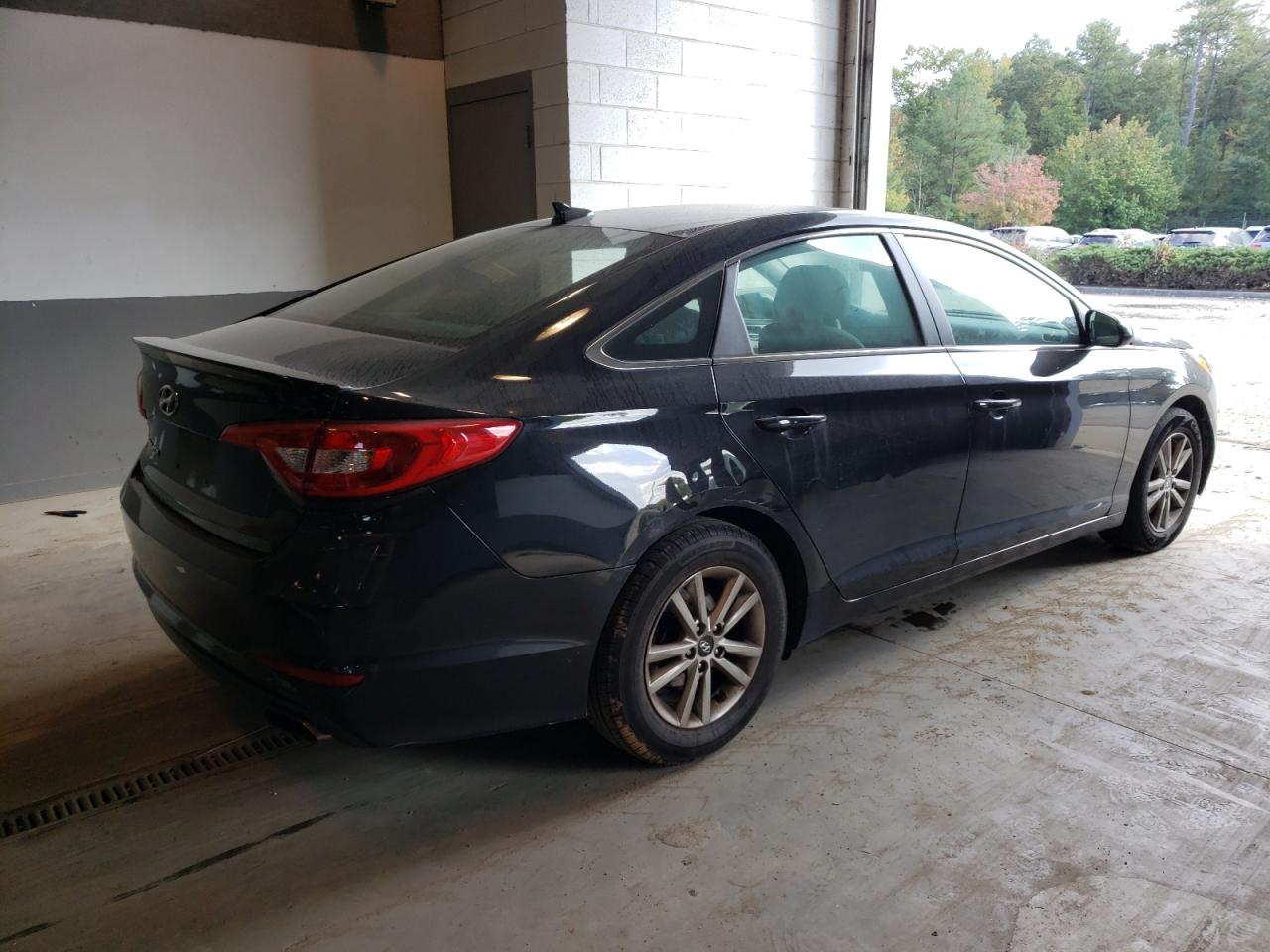 Photo 2 VIN: 5NPE24AF9HH443904 - HYUNDAI SONATA 